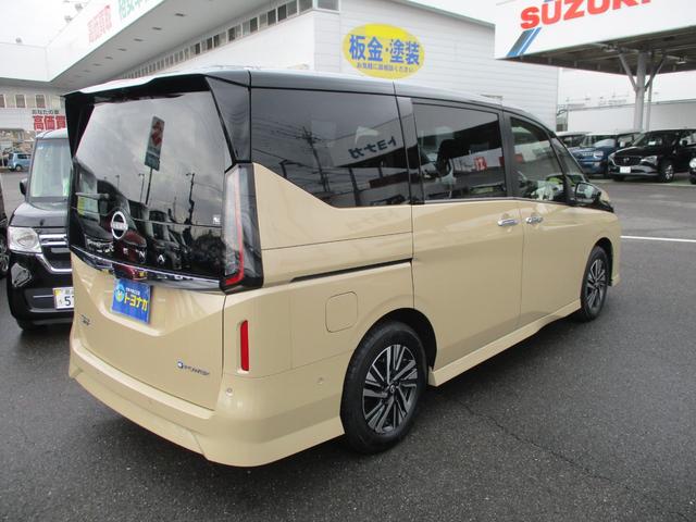 セレナ ｅ－パワー　ハイウェイスターＶ　純正１２．３インチナビＴＶ　アラウンドビュー　純正１１インチリアモニター　プロパイロット　シートヒーター　ＥＴＣ２．０　レーンアシスト　ＢＳＭ＋ＲＣＴＡ　両側パワースライド　前後ドラレコ　ツートン色（4枚目）