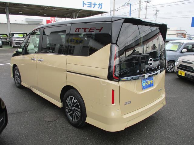 セレナ ｅ－パワー　ハイウェイスターＶ　純正１２．３インチナビＴＶ　アラウンドビュー　純正１１インチリアモニター　プロパイロット　シートヒーター　ＥＴＣ２．０　レーンアシスト　ＢＳＭ＋ＲＣＴＡ　両側パワースライド　前後ドラレコ　ツートン色（5枚目）