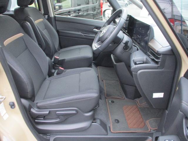 セレナ ｅ－パワー　ハイウェイスターＶ　純正１２．３インチナビＴＶ　アラウンドビュー　純正１１インチリアモニター　プロパイロット　シートヒーター　ＥＴＣ２．０　レーンアシスト　ＢＳＭ＋ＲＣＴＡ　両側パワースライド　前後ドラレコ　ツートン色（17枚目）