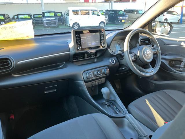 ヤリス Ｘ　純正ナビ　バックカメラ　ＥＴＣ　キーフリー　被害軽減ブレーキ　セーフティセンス　オートハイビーム　フロアマット　車検整備付　オプション色パール（6枚目）