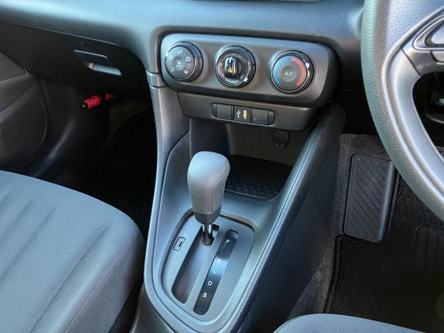 ヤリス Ｘ　純正ナビ　バックカメラ　ＥＴＣ　キーフリー　被害軽減ブレーキ　セーフティセンス　オートハイビーム　フロアマット　車検整備付　オプション色パール（10枚目）