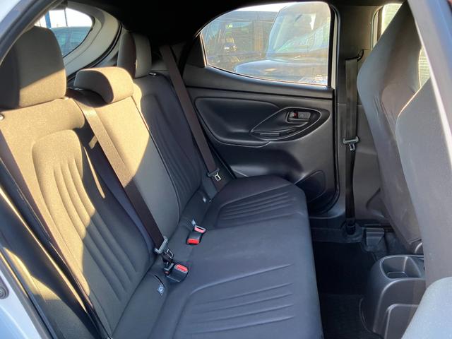 ヤリス Ｘ　純正ナビ　バックカメラ　ＥＴＣ　キーフリー　被害軽減ブレーキ　セーフティセンス　オートハイビーム　フロアマット　車検整備付　オプション色パール（18枚目）