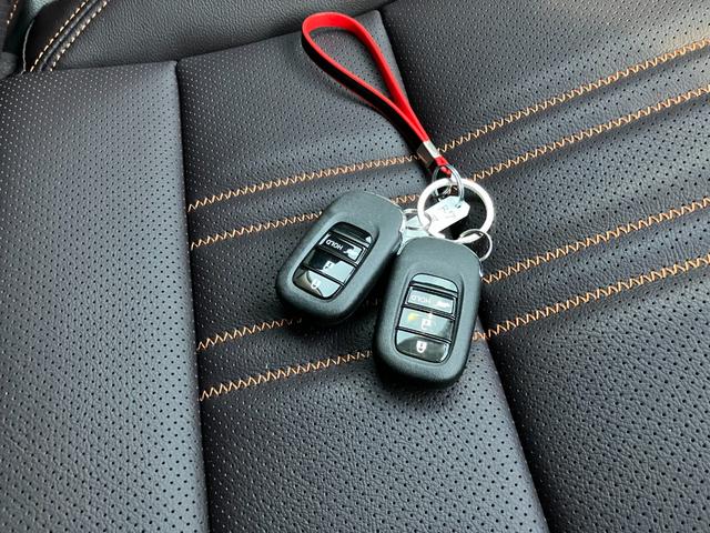 ＺＲ－Ｖ ｅ：ＨＥＶ　Ｚ　ホンダコネクトディスプレーナビＴＶ　マルチビューモニター　ＥＴＣ２．０　前席シートヒーター　Ｐシート　本革シート　ステアリングヒーター　Ｐバックドア　ＢＳＩ　後退出庫サポート　ＢＯＳＥ（14枚目）