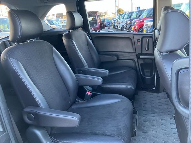 フリード G プレミアムエディション 雹凹みあり 6人乗り 純正9インチナビ フルセグTV バックカメラ フリップダウンリアモニター ETC ドラレコ 両側電動スライドドア HID キーフリー クルーズコントロール 車検R9年4月(18枚目)