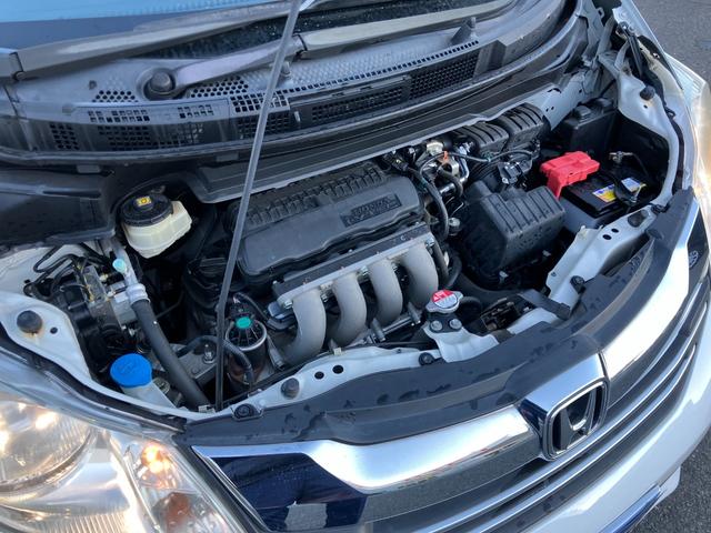 フリード G プレミアムエディション 雹凹みあり 6人乗り 純正9インチナビ フルセグTV バックカメラ フリップダウンリアモニター ETC ドラレコ 両側電動スライドドア HID キーフリー クルーズコントロール 車検R9年4月(21枚目)