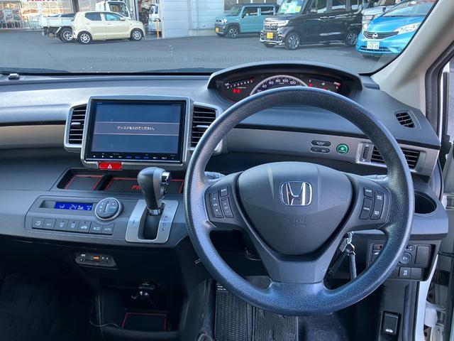 フリード G プレミアムエディション 雹凹みあり 6人乗り 純正9インチナビ フルセグTV バックカメラ フリップダウンリアモニター ETC ドラレコ 両側電動スライドドア HID キーフリー クルーズコントロール 車検R9年4月(22枚目)