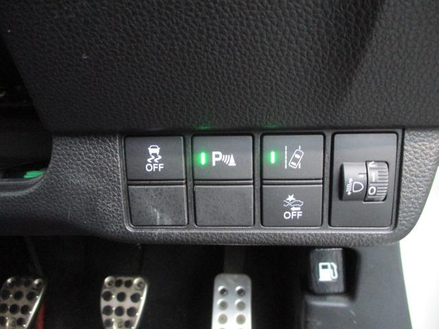 ������h�~�@�\�t���I�ˑR�̘H�ʏ󋵂̕ω���A�댯����̂��߂̋}�ȃX�e�A�����O���쎞�ȂǂɁA�ԗ��̋����̈��艻��}��܂��B