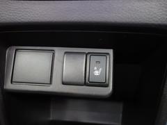 運転席シートヒーター！ボタン１つで、寒い日もエアコンよりも先にシートを電動で温めてくれます！これは嬉しい装備ですね！ 5