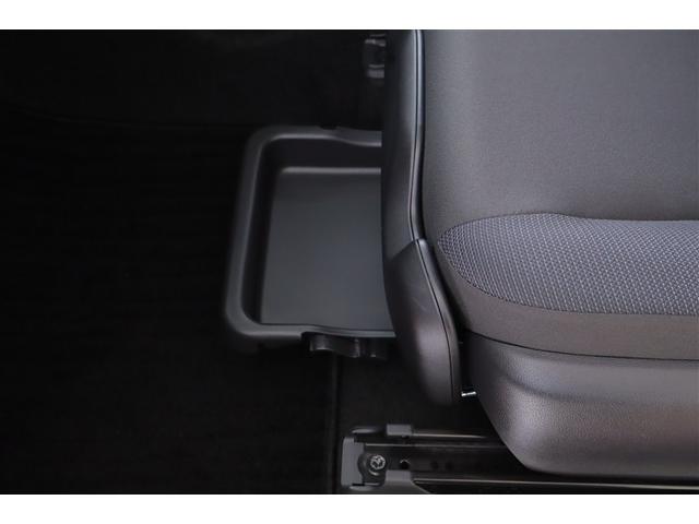 アクア Ｇ　衝突被害軽減装置　ＡＣ１００　ＬＥＤヘッド　Ｂモニター　記録簿　オートエアコン　クルーズコントロール　ナビ　盗難防止システム　横滑り防止装置　ＥＴＣ　スマートキー　キーレス　４ＷＤ　エアバッグ　ＡＢＳ（32枚目）