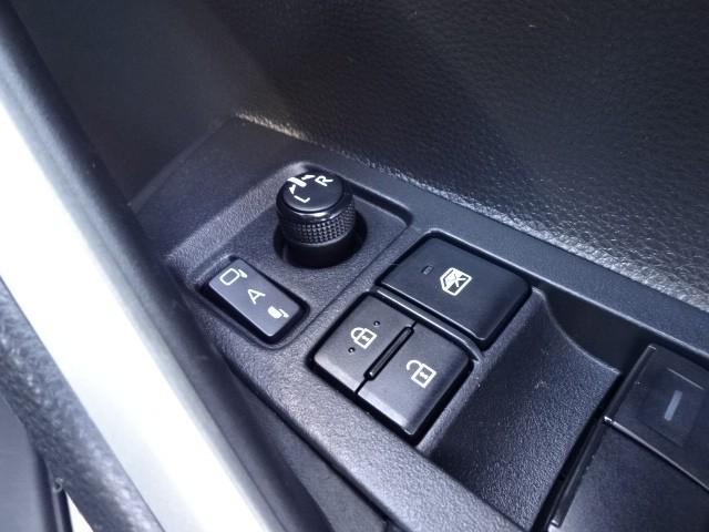 カローラクロス ハイブリッド　Ｚ　ムーンルーフ　元試乗車　ＡＣ１００Ｖ電源　衝突軽減Ｂ　記録簿有　スマキ－　半レザー　Ｂモニター　アクティブクルーズコントロール　メモリナビ　イモビ　ＬＥＤ　ＡＣ　運転席Ｐシート　メディアプレイヤー接続（28枚目）