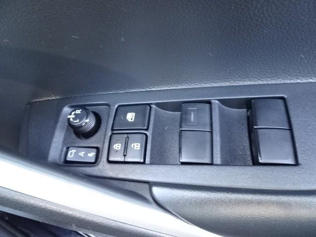 カローラクロス ハイブリッド　Ｚ　ムーンルーフ　元試乗車　ＡＣ１００Ｖ電源　衝突軽減Ｂ　記録簿有　スマキ－　半レザー　Ｂモニター　アクティブクルーズコントロール　メモリナビ　イモビ　ＬＥＤ　ＡＣ　運転席Ｐシート　メディアプレイヤー接続（29枚目）