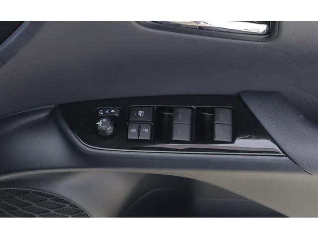 プリウス Ａ　ＰＣＳ　フルセグＴＶ　ＬＥＤランプ　ワンオーナー　ドライブレコーダー　ＤＶＤ再生可能　４ＷＤ　オートエアコン　ＥＴＣ付　盗難防止システム　ナビ＆ＴＶ　スマートキー　オートクルーズ　デュアルエアバッグ（29枚目）