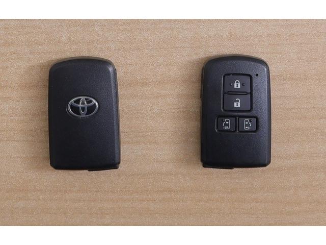 ���̓X�}�[�g�L�[�^�C�v�ł���@�L�[���|�P�b�g��o�b�N�ɓ��ꂽ�܂܂ŁA�h�A���b�N�̎{���E�������o���āA�v�b�V���X�^�[�g�ŃG���W���n�����o���܂���