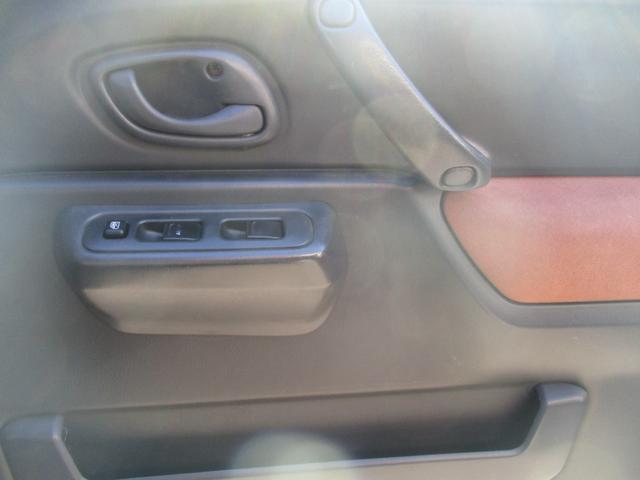 ジムニー ランドベンチャー 5速MT・ターボ・4WD・キーレス・運転席シートヒーター・リフトアップ・社外マフラー(18枚目)