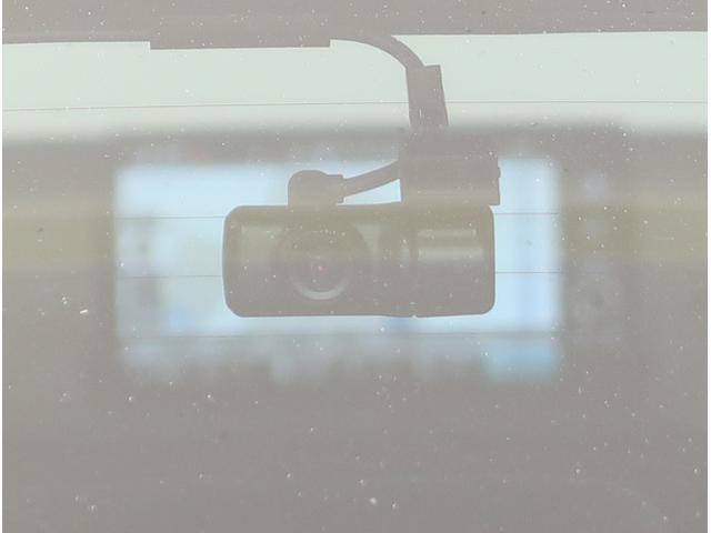 ｅ：ＨＥＶ　横滑り防止装置　衝突被害軽減システム　リヤカメラ　ＥＴＣ　フルセグ　クリアランスソナー　オートクルーズコントロール　ＬＥＤヘッドランプ　フルオートエアコン　スマートキー　ＡＢＳ(37枚目)
