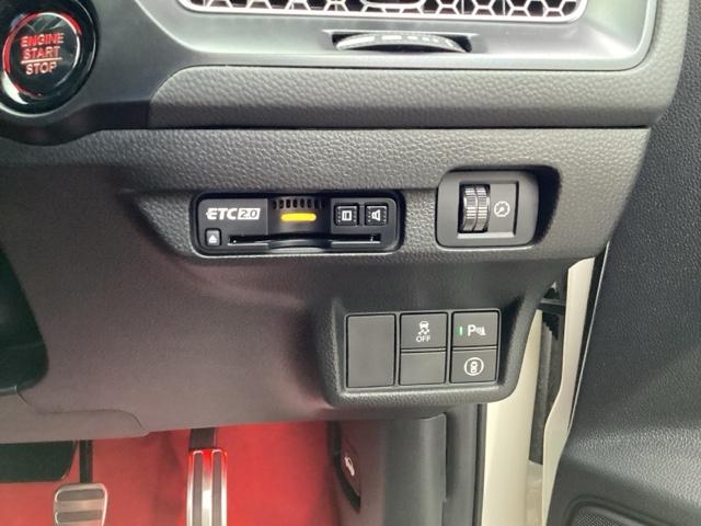 シビック タイプＲ　ＴＶナビ　ＥＴＣ車載器　フルセグテレビ　ＬＥＤランプ　Ｒカメラ　カーテンエアバック　キーフリ　前後障害物センサー　オートクルーズコントロール　ターボ車　記録簿　フルオートエアコン　ＥＳＣ（26枚目）