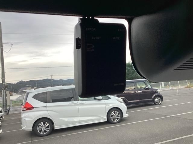 N-BOXカスタム コーディネートスタイル オートクルーズ レザーシート 禁煙 ワンオーナー W電動ドア シートヒータ LED ESC リアカメラ ETC 整備記録簿 ソナー ベンチシート DVD アイドリングストップ(21枚目)