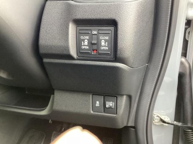 N-BOXカスタム コーディネートスタイル オートクルーズ レザーシート 禁煙 ワンオーナー W電動ドア シートヒータ LED ESC リアカメラ ETC 整備記録簿 ソナー ベンチシート DVD アイドリングストップ(27枚目)