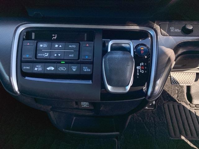 ステップワゴンスパーダ e:HEVスパーダGホンダセンシング ウォークスルー LEDライト ドライブレコーダ セキュリティアラーム カーテンエアバック 横滑り防止装置 クルーズコントロール Bカメラ フルセグ ナビ&TV(11枚目)