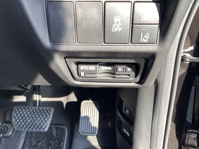 ステップワゴンスパーダ e:HEVスパーダGホンダセンシング ウォークスルー LEDライト ドライブレコーダ セキュリティアラーム カーテンエアバック 横滑り防止装置 クルーズコントロール Bカメラ フルセグ ナビ&TV(21枚目)