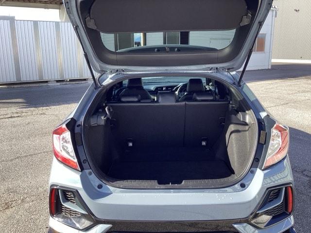 シビック ハッチバック 追突軽減ブレーキ 盗難防止装置 Bモニター 整備記録簿 横滑防止 シートヒーター付き LEDライト スマートキー AAC サイドカーテンエアバック ETC オートクルーズ エアバッグ(18枚目)