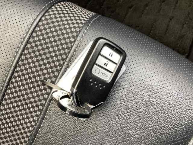 シビック ハッチバック 追突軽減ブレーキ 盗難防止装置 Bモニター 整備記録簿 横滑防止 シートヒーター付き LEDライト スマートキー AAC サイドカーテンエアバック ETC オートクルーズ エアバッグ(34枚目)