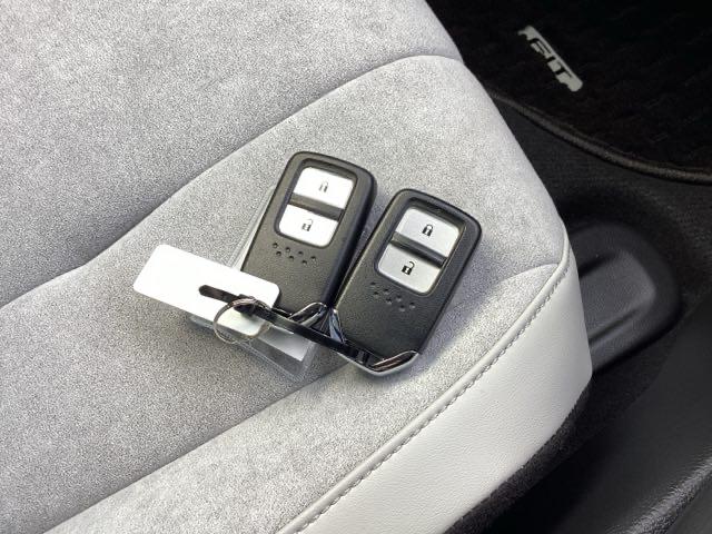 フィット ホーム 記録簿 衝突軽減 リアカメラ ソナー AAC 横滑り防止機能 サイドエアバック シートヒーター オートライト LEDライト クルーズコントロール パワーウィンドウ スマキー DVD ドラレコ(34枚目)