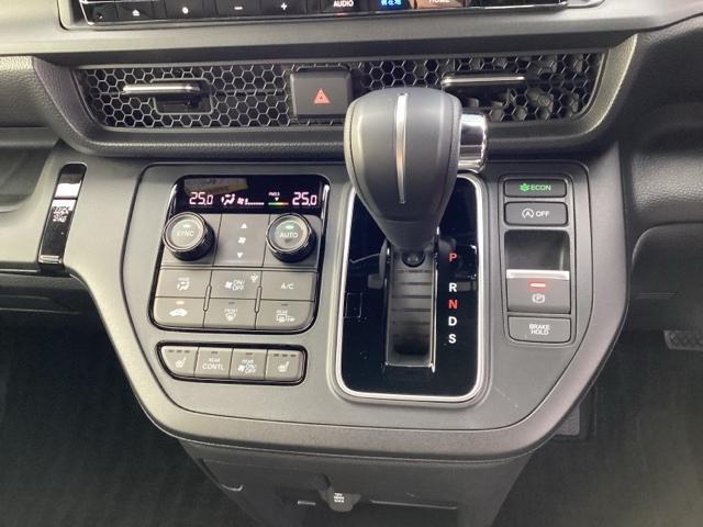 ステップワゴン スパーダ　キーレスエントリー　ＷＡＣ　両側Ｐスライドドア　リアカメラ　ターボ車　フルセグテレビ　パワーステアリング　オートエアコン　ＥＴＣ車載器　サイドカーテンエアバック　Ａクルーズ　記録簿　ＤＶＤ（11枚目）