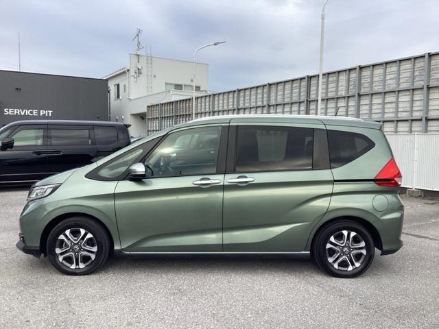 フリード クロスター・ホンダセンシング　両ＰＳＤ　地デジ　エアバック　Ｉストップ　ＶＳＡ　リヤカメラ　３列シート　整備記録簿　ＤＶＤ再生　ウォークスルー　イモビライザー　キーフリー　パワステ　クルコン　ＡＡＣ（5枚目）