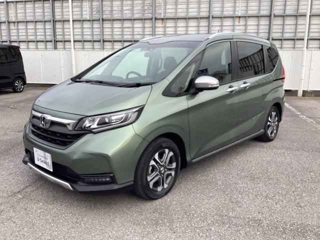 フリード クロスター・ホンダセンシング　両ＰＳＤ　地デジ　エアバック　Ｉストップ　ＶＳＡ　リヤカメラ　３列シート　整備記録簿　ＤＶＤ再生　ウォークスルー　イモビライザー　キーフリー　パワステ　クルコン　ＡＡＣ（7枚目）