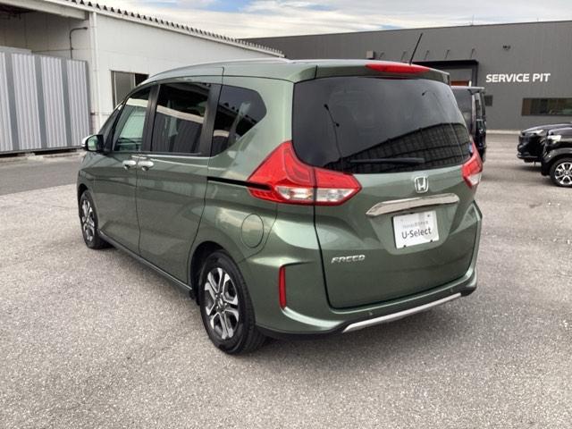 フリード クロスター・ホンダセンシング　両ＰＳＤ　地デジ　エアバック　Ｉストップ　ＶＳＡ　リヤカメラ　３列シート　整備記録簿　ＤＶＤ再生　ウォークスルー　イモビライザー　キーフリー　パワステ　クルコン　ＡＡＣ（9枚目）