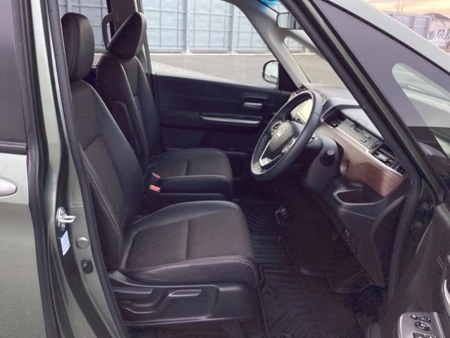 フリード クロスター・ホンダセンシング　両ＰＳＤ　地デジ　エアバック　Ｉストップ　ＶＳＡ　リヤカメラ　３列シート　整備記録簿　ＤＶＤ再生　ウォークスルー　イモビライザー　キーフリー　パワステ　クルコン　ＡＡＣ（13枚目）