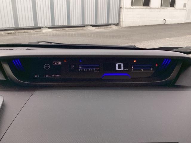 フリード クロスター・ホンダセンシング　両ＰＳＤ　地デジ　エアバック　Ｉストップ　ＶＳＡ　リヤカメラ　３列シート　整備記録簿　ＤＶＤ再生　ウォークスルー　イモビライザー　キーフリー　パワステ　クルコン　ＡＡＣ（16枚目）