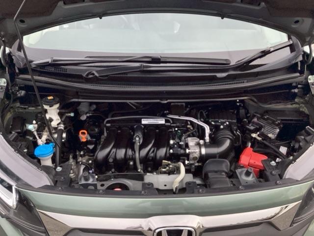 フリード クロスター・ホンダセンシング　両ＰＳＤ　地デジ　エアバック　Ｉストップ　ＶＳＡ　リヤカメラ　３列シート　整備記録簿　ＤＶＤ再生　ウォークスルー　イモビライザー　キーフリー　パワステ　クルコン　ＡＡＣ（17枚目）