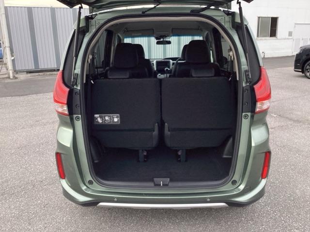 フリード クロスター・ホンダセンシング　両ＰＳＤ　地デジ　エアバック　Ｉストップ　ＶＳＡ　リヤカメラ　３列シート　整備記録簿　ＤＶＤ再生　ウォークスルー　イモビライザー　キーフリー　パワステ　クルコン　ＡＡＣ（18枚目）