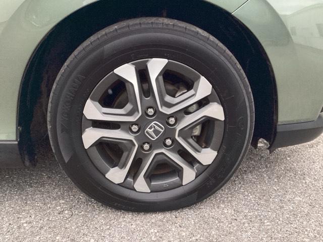 フリード クロスター・ホンダセンシング　両ＰＳＤ　地デジ　エアバック　Ｉストップ　ＶＳＡ　リヤカメラ　３列シート　整備記録簿　ＤＶＤ再生　ウォークスルー　イモビライザー　キーフリー　パワステ　クルコン　ＡＡＣ（19枚目）