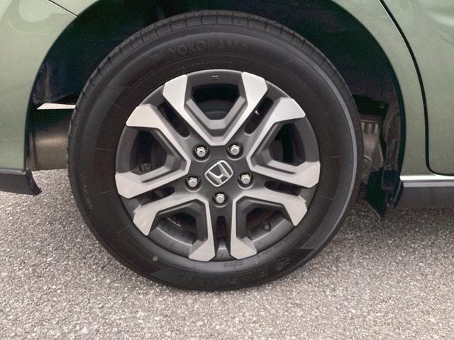 フリード クロスター・ホンダセンシング　両ＰＳＤ　地デジ　エアバック　Ｉストップ　ＶＳＡ　リヤカメラ　３列シート　整備記録簿　ＤＶＤ再生　ウォークスルー　イモビライザー　キーフリー　パワステ　クルコン　ＡＡＣ（20枚目）