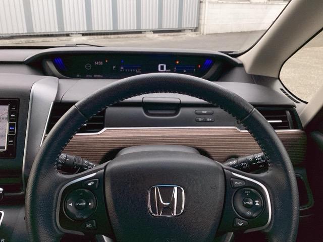 フリード クロスター・ホンダセンシング　両ＰＳＤ　地デジ　エアバック　Ｉストップ　ＶＳＡ　リヤカメラ　３列シート　整備記録簿　ＤＶＤ再生　ウォークスルー　イモビライザー　キーフリー　パワステ　クルコン　ＡＡＣ（21枚目）