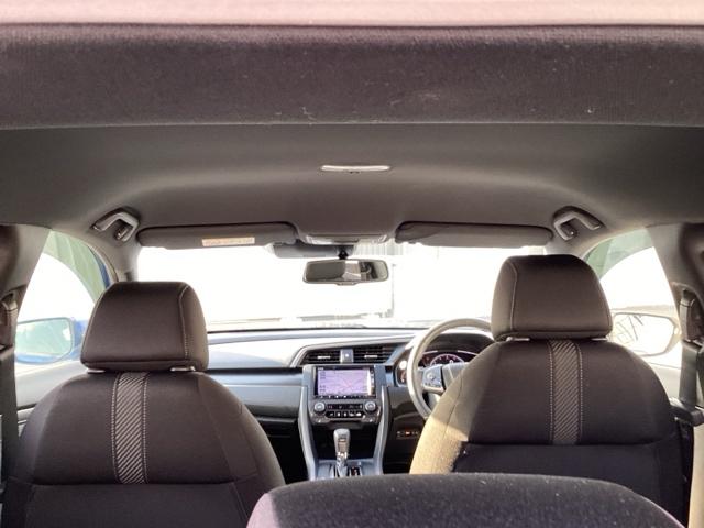 シビック ハッチバックホンダセンシング　オートクルーズ　地デジチューナー　Ａストップ　シートヒータ　リアカメラ　ＥＴＣ車載器　横滑り防止　カーテンエアバッグ　ＬＥＤライト　記録簿　ＤＶＤ　オートエアコン　ＰＳ（12枚目）