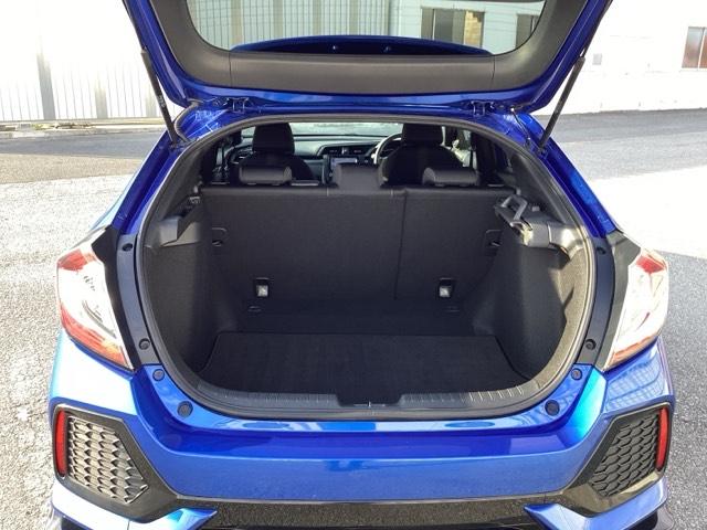 シビック ハッチバックホンダセンシング　オートクルーズ　地デジチューナー　Ａストップ　シートヒータ　リアカメラ　ＥＴＣ車載器　横滑り防止　カーテンエアバッグ　ＬＥＤライト　記録簿　ＤＶＤ　オートエアコン　ＰＳ（18枚目）