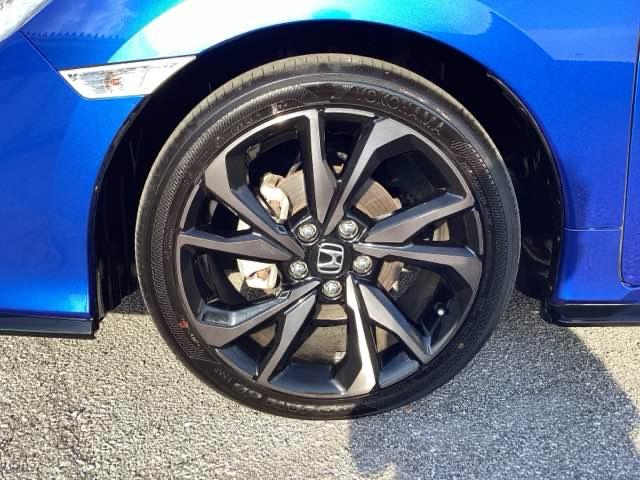 シビック ハッチバックホンダセンシング　オートクルーズ　地デジチューナー　Ａストップ　シートヒータ　リアカメラ　ＥＴＣ車載器　横滑り防止　カーテンエアバッグ　ＬＥＤライト　記録簿　ＤＶＤ　オートエアコン　ＰＳ（19枚目）