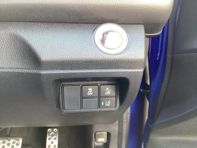 シビック ハッチバックホンダセンシング　オートクルーズ　地デジチューナー　Ａストップ　シートヒータ　リアカメラ　ＥＴＣ車載器　横滑り防止　カーテンエアバッグ　ＬＥＤライト　記録簿　ＤＶＤ　オートエアコン　ＰＳ（30枚目）