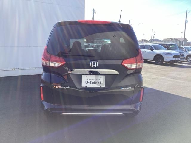 シンプルで後方視界に優れたデザインです。