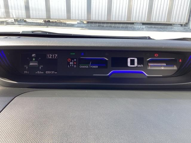 見易くレイアウトされたメーター類が安心ドライブをサポートします