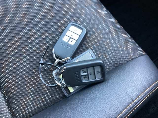 キーレス付き。このキーでスライドドアを開けることもできます。