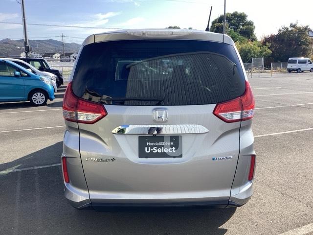 フリード＋ハイブリッド ハイブリッドＥＸ　衝突軽減システム　オートクルーズコントロール　地デジフルセグ　キーレス　スマートキ　バックカメラ　シートＨ　ＡＢＳ　ＥＴＣ　ＡＡＣ　ＤＶＤ再生　サイドエアバッグ　パワーステアリング（3枚目）