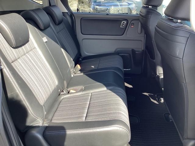 フリード＋ハイブリッド ハイブリッドＥＸ　衝突軽減システム　オートクルーズコントロール　地デジフルセグ　キーレス　スマートキ　バックカメラ　シートＨ　ＡＢＳ　ＥＴＣ　ＡＡＣ　ＤＶＤ再生　サイドエアバッグ　パワーステアリング（14枚目）