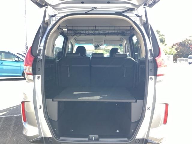 フリード＋ハイブリッド ハイブリッドＥＸ　衝突軽減システム　オートクルーズコントロール　地デジフルセグ　キーレス　スマートキ　バックカメラ　シートＨ　ＡＢＳ　ＥＴＣ　ＡＡＣ　ＤＶＤ再生　サイドエアバッグ　パワーステアリング（18枚目）