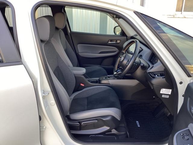 フィット ｅ：ＨＥＶＲＳ　エアバッグ　ナビ＆ＴＶ　パワーウィンドウ　助手席エアバッグ　Ｄレコ　フルセグテレビ　ＬＥＤヘッドランプ　セキュリティアラーム　フルオートエアコン　ＥＴＣ装備　スマートキ　ＵＳＢ（13枚目）