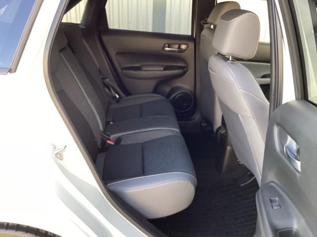 フィット ｅ：ＨＥＶＲＳ　エアバッグ　ナビ＆ＴＶ　パワーウィンドウ　助手席エアバッグ　Ｄレコ　フルセグテレビ　ＬＥＤヘッドランプ　セキュリティアラーム　フルオートエアコン　ＥＴＣ装備　スマートキ　ＵＳＢ（14枚目）